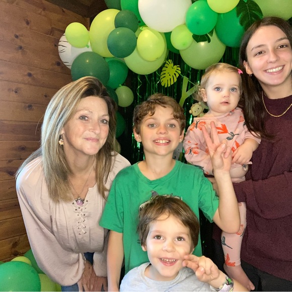 Meet your Posher, Suzanne - Picture 2 of 6